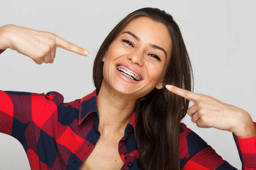 Így ápolod a fogaidat fogszabályzó viselése közben